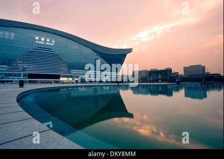 Centre mondial à Chengdu, Chine Nuit Banque D'Images