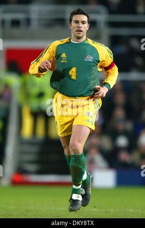 Avril 19, 1942 - ANGLETERRE V AUSTRALIE - PAUL OKON.Australie & Leeds United FC.UPTON PARK, LONDRES, ANGLETERRE.ANGLETERRE V AUSTRALIE.12/02/2003.DIC11493.K47872.PREWIEW DE LA COUPE DU MONDE 2006.(Image Crédit : © Globe Photos/ZUMAPRESS.com) Banque D'Images