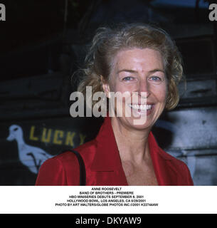 30 août 2001 - Los Angeles, Californie, USA - ANNE ROOSEVELT.BAND OF BROTHERS - PREMIERE.MINI-SÉRIE HBO LANCE 9 SEPTEMBRE 2001.Hollywood Bowl, à Los Angeles, CA 8/29/2001. WALTERS ART/ 2001 K22744AW(Image Crédit : © Globe Photos/ZUMAPRESS.com) Banque D'Images