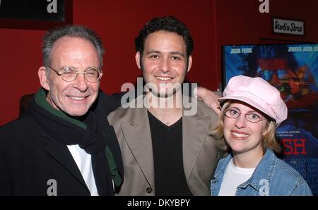 26 mars 2002 - Hollywood, Californie, USA - K28933TR.PLAY - RÉUNION À PRAGUE.LEE STRASBERG CREATIVE CENTER, Hollywood, CA.02/14/2003. TOM RODRIGUEZ / 2003.RON RIFKIN, David Lee Strasberg AVEC FEMME LINDSEY(Image Crédit : © Globe Photos/ZUMAPRESS.com) Banque D'Images