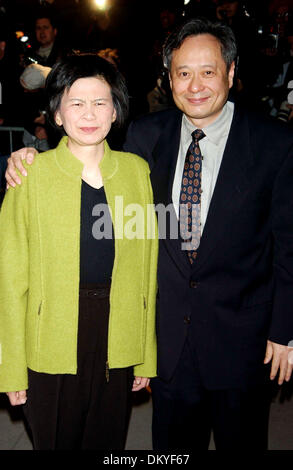 31 mai 2002 - New York, NEW YORK - K46339AR.L 2005 NEW YORK Film Critics Circle 71E DÎNER ANNUEL DE REMISE DES PRIX AU RESTAURANT CIPRIANI 42ND Street, NEW YORK New York 01-08-2006. ANDREA RENAULT- ANG LEE(Image Crédit : © Globe Photos/ZUMAPRESS.com) Banque D'Images