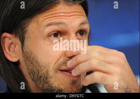 Munich, Allemagne. 09Th Dec, 2013. Manchester City's Martin Demichelis tient une conférence de presse à l'Allianz Arena de Munich, Allemagne, 09 décembre 2013. Manchester United rencontrera le Bayern Munich dans le dernier match de la phase de groupe de la Ligue des Champions saison 2013-2014 le 10 décembre 2013. Photo : Andreas GEBERT/dpa/Alamy Live News Banque D'Images