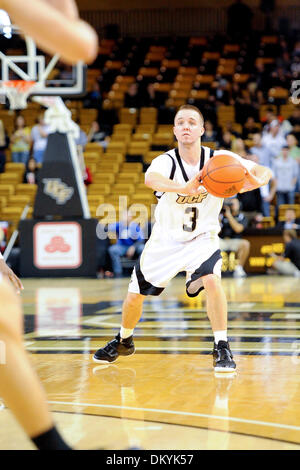 Le 13 févr. 2010 - Orlando, Floride, États-Unis - 13 février 2010:UCF guard # 3 AJ Rompza durant la partie tenue à l'UCF Arena à Orlando en Floride, dans lequel l'UCF (Tulane battre 62-54. (Crédit Image : © Brad Barr/ZUMApress.com) Southcreek/mondial Banque D'Images