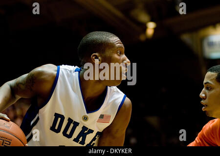 Le 21 février 2010 - Durham, Caroline du Nord, États-Unis - 21 Février 2009 : Duc garde junior # 2 Nolan Smith..Duc mène à la Virginia Tech 35-30.demi-crédit obligatoire : Mark Abbott / Southcreek Global (Image Crédit : © Mark Abbott Global/ZUMApress.com)/Southcreek Banque D'Images