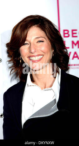 9 septembre 2001 - K42775AR.LA SOIRÉE D'OUVERTURE DU TRIBECA FILM FESTIVAL AVEC LA PREMIÈRE DE .'' L'INTERPRÈTE ''..Ziegfeld Theatre, NEW YORK..04-19-2005. ANDREA- RENAULT 2005.Catherine Keener(Image Crédit : © Globe Photos/ZUMAPRESS.com) Banque D'Images