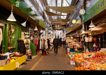 Les magasins traditionnels du marché - Séoul, Corée du Sud Banque D'Images