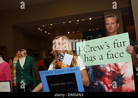 2 février 2002 - K44988AR.HEATHER MILLS MCCARTNEY AU PLOMB DÉMONSTRATION AVEC PETA, contre l'entreprise de vêtements, J. CREW, POUR LA CRUAUTÉ ENVERS LES ANIMAUX. J'équipage, 347 Madison Ave, NEW YORK CITY. 09-12-2005 . ANDREA- RENAULT 2005.HEATHER MILLS MCCARTNEY(Image Crédit : © Globe Photos/ZUMAPRESS.com) Banque D'Images