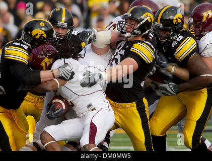 Le 21 novembre 2009 - Iowa City, Iowa, États-Unis - 21 novembre 2009 : l'Iowa est jouée au stade Kinnick à Iowa City, Iowa. La moitié de l'Iowa conduit au Minnesota (Image Crédit : © Louis Brems/ZUMApress.com) Southcreek/mondial Banque D'Images