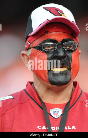 14 décembre 2009 - San Francisco, Californie, États-Unis - 14 décembre 2009 : un ventilateur de Cardinaux se prépare pour la NFL football match entre les Arizona Cardinals et San Francisco 49ers à Candlestick Park de San Francisco, en Californie. Les 49ers a gagné 24-9, en gardant leurs espoirs en séries dim tout en refusant les Cardinaux la NFC West intitulé. (Crédit Image : © Matt Cohen/ZUMApr Southcreek/mondial Banque D'Images