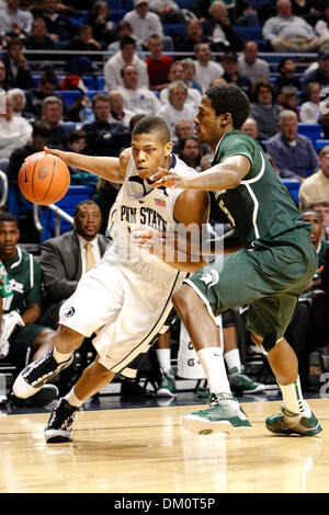 Le 13 févr. 2010 - State College, Pennsylvanie, États-Unis - 13 Février 2010 : au cours d'action de jeu dans l'État du Michigan au Penn State mens match de basket-ball qui s'est tenue à Bryce Jordan Center à State College, en Pennsylvanie. La Nittany Lions est tombé à l'Spartiates 65-54. (Crédit Image : © Alex Cena/ZUMApress.com) Southcreek/mondial Banque D'Images