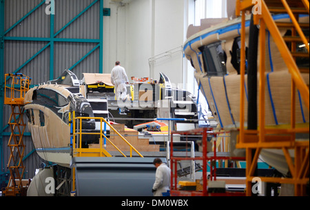 Riva 63 Virtus super yachts en construction à l'usine de Riva sur le lac d'Iseo à Sarnico, Italie. Banque D'Images