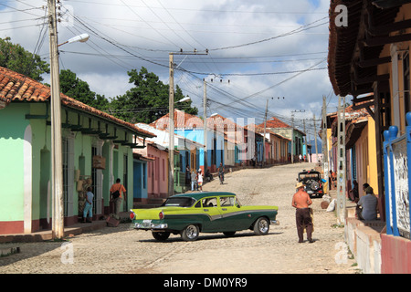 1957 Ford Custom 300, Calle José Mendoza (Santa Ana), Trinidad, la province de Sancti Spiritus, Cuba, mer des Caraïbes, l'Amérique centrale Banque D'Images