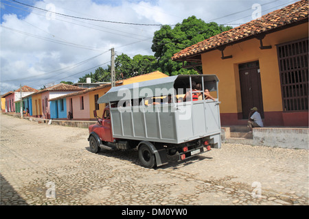 Local Bus, Calle José Mendoza (Santa Ana), Trinidad, la province de Sancti Spiritus, Cuba, mer des Caraïbes, l'Amérique centrale Banque D'Images