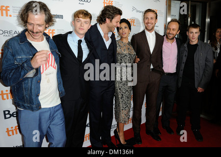 Ben Mendelsohn Dane Dehaan Bradley Cooper Eva Mendes Ryan Gosling Derek Cianfrance et Emory Cohen 2012 Toronto International Banque D'Images