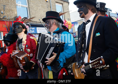 Les frontières de Porc Noir Morris Men effectuer lors de la fête de l'ours de paille Whittlesey, España Banque D'Images