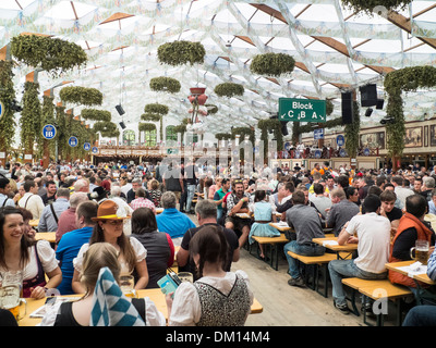 2013 - Okoberfest Hofbräu Zelt, Munich Allemagne Banque D'Images