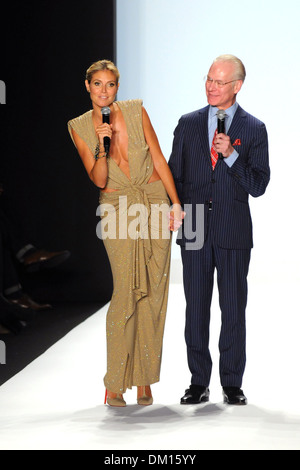 Heidi Klum et Tim Gunn Mercedes-Benz New York Fashion Week Spring/Summer 2013 - Project Runway Piste - New York USA - Banque D'Images