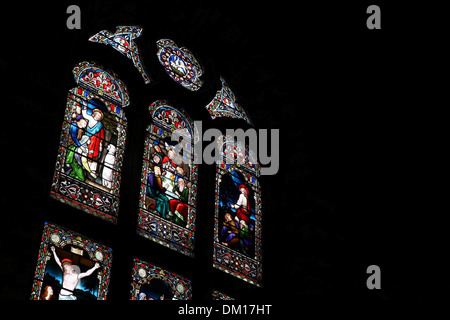 Les vitraux à la Tron Kirk sur le Royal Mile d'Édimbourg. Banque D'Images