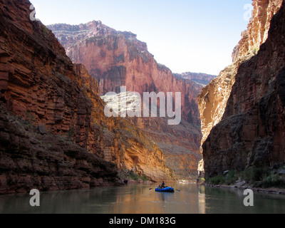 Radeau solitaire dans le Grand Canyon Banque D'Images