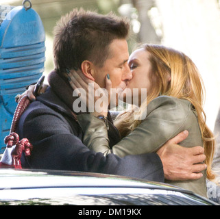 Billy Baldwin et Kaylee Reporter sur film kiss jeu de Gossip Girl sur Upper East Side New York City USA - 10.09.12 Banque D'Images