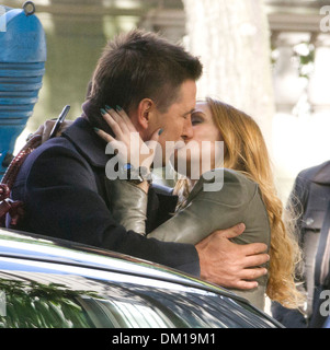 Billy Baldwin et Kaylee Reporter sur film kiss jeu de Gossip Girl sur Upper East Side New York City USA - 10.09.12 Banque D'Images