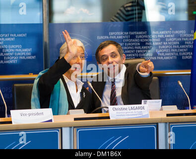 10 décembre 2013. Directeur général du Fonds monétaire international (FMI), Christine Lagarde avec Comité Économique et Social Européen (CESE) Le président Henri Malosse qui a invité Madame Lagarde à sa dernière session plénière de 2013 du Parlement européen. Dans le contexte de la crise actuelle, le CESE s'inquiète des conséquences des politiques d'austérité et leur capacité à apporter aux économies européennes de récupération.. Banque D'Images