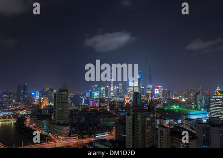 Cityscape, panorama, Pudong, Shanghai, Chine, le soir Banque D'Images