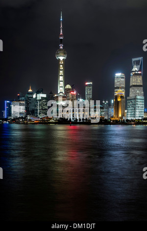 Skyline, paysage urbain, scène de nuit, Lujiazui, Pudong, Shanghai, Chine Banque D'Images