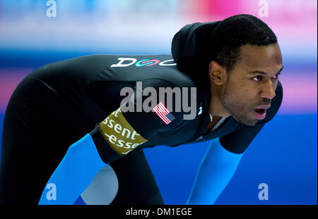 Berlin, Allemagne. 07Th Dec, 2013. USA's Shani Davis pendant la Coupe du monde de patinage de vitesse de l'UIP à Berlin, Allemagne, 07 décembre 2013. Photo : Thomas Eisenhuth/dpa/Alamy Live News Banque D'Images