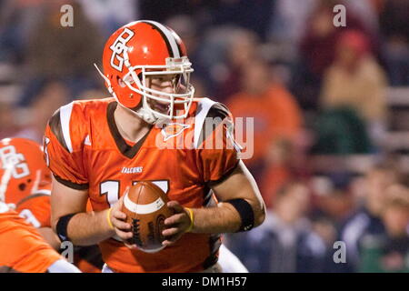 Bowling Green quarterback Tyler Sheehan (13) au cours de l'action de jeu. Sheehan a terminé 23-D-32 passe pour 338 yards dont deux touchés. Bowling Green défait Akron 36-20 au stade Doyt L. à Perry sur le campus de l'Université d'État de Bowling Green de Bowling Green, Ohio. (Crédit Image : © Scott Grau/ZUMApress.com) Southcreek/mondial Banque D'Images
