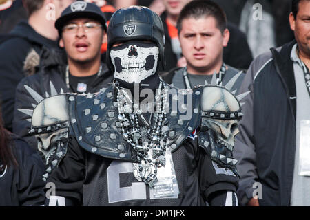 Au cours de l'action jeu fans Raiders à la Oakland Coliseum, également connu sous le nom de ''trou noir'' à Oakland, Claif. le dimanche. L'Oakland Raiders défait les Bangles Cincinnati 20-17. (Crédit Image : © Konsta Goumenidis ZUMApress.com)/global/Southcreek Banque D'Images