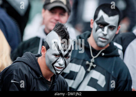 Au cours de l'action jeu fans Raiders à la Oakland Coliseum, également connu sous le nom de ''trou noir'' à Oakland, Claif. le dimanche. L'Oakland Raiders défait les Bengals de Cincinnati 20-17. (Crédit Image : © Konsta Goumenidis ZUMApress.com)/global/Southcreek Banque D'Images