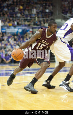 Le 22 décembre 2009 - Seattle, Washington, USA - 22 décembre 2009 : Texas A&M guard Donald Sloan (15) disques durs pour le pays au cours de l'action de jeu dans la première moitié. Les Huskies de Washington le sentier de la Texas A&M Aggies 30 - 32 à la mi-temps qui s'est tenue à La Banque d'Amérique Arena à Seattle, Washington. (Crédit Image : © Andrew Fredrickson/ZUMApress.com) Southcreek/mondial Banque D'Images