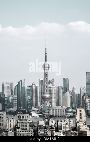Vue de l'Oriental Pearl Tower, quartier financier de Lujiazui, Pudong, Shanghai, Chine Banque D'Images