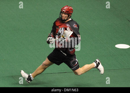 30 janvier 2010 - Denver, Colorado, États-Unis - 30 janvier 2010 : Colorado's Brad Richardson (18) en action de jeu au cours d'une ligue nationale de crosse match entre la furtivité et Washington Colorado Mammoth joué au Pepsi Center de Denver, Colorado. Le Mammouth a perdu à la furtivité 12-11.Crédit obligatoire : Andrew Fielding / Southcreek Global (Image Crédit : © Andrew Fielding/Southcreek Glob Banque D'Images