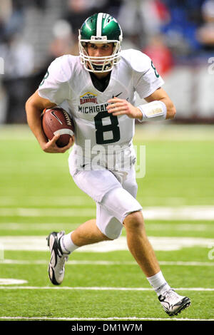 Michigan State quarterback Cousins Kirk # 8 au cours de la NCAA football match entre les Spartans de Michigan State University et l'Université Texas Tech Red Raiders à l'Alamodome de San Antonio, TX. L'État du Michigan Tech beat par un score de 41-31. (Crédit Image : © Patrick Green/ZUMApress.com) Southcreek/mondial Banque D'Images