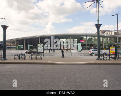 Bâtiment de la gare ferroviaire, de la gare, à Annecy France vu sur place de la Gare Banque D'Images