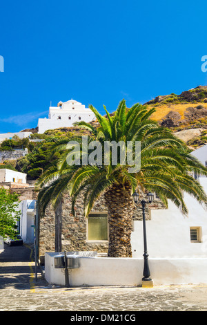 Beffroi de ciel bleu sur l'île de Santorin, Grèce Banque D'Images