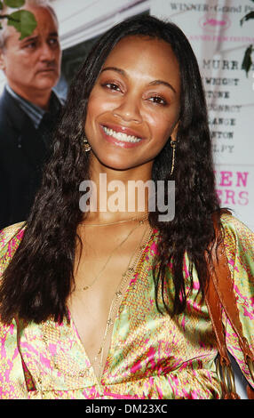 17 décembre 2001 - K44254AR.NY PREMIÈRE DE '' '' BROKEN FLOWERS À CLEARVIEW CHELSEA CINEMA , NEW YORK CITY .7-27-2005. ANDREA- 2005.RENAULT ZOE SALDANA(Image Crédit : © Globe Photos/ZUMAPRESS.com) Banque D'Images