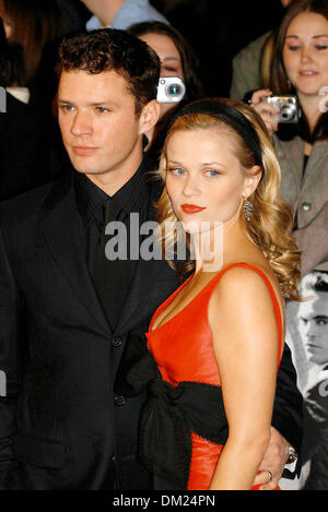 Le 29 septembre, 2002 - New York, NEW YORK - K45934AR.LA PREMIÈRE DE WALK THE LINE AU BEACON THEATRE NEW YORK New York 11-13-2005. ANDREA RENAULT- Reese Witherspoon MARI RYAN PHILLIPPE(Image Crédit : © Globe Photos/ZUMAPRESS.com) Banque D'Images