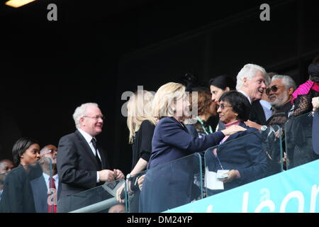 Soweto, Johannesburg, Afrique du Sud. 10 décembre 2013. Hillary Clinton à l'officiel le service commémoratif pour Nelson Rolihlahla Mandela Le FNB stadium de Soweto près de Johannesburg. L'Afrique du Sud. Le mardi 10 décembre 2013 Photo par Zute Lightfoot/Alamy Live News Banque D'Images