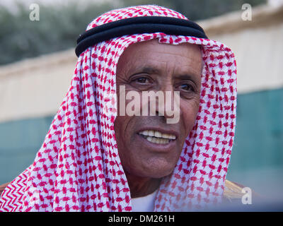 Nord du Néguev, en Israël. Dec 10, 2013. Sheik Audi Zanun, de la tribu Azazme ; "Le plan n'est pas terminé mais je suis en faveur de la négociation et contre l'intervention de l'extérieur". Nord du Néguev, en Israël. 10-Dec-2013. Le Bureau du Premier ministre pousse en avant le projet de loi pour l'Arrangement de règlement des Bédouins du Néguev à la suite d'une première lecture à la Knesset et malgré une large controverse et de violentes manifestations au cours des dernières semaines. Credit : Alon Nir/Alamy Live News Banque D'Images