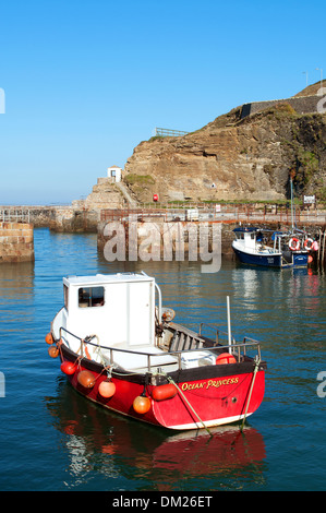 Bateaux de pêche dans le port de Portreath, Cornwall, UK Banque D'Images