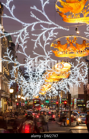 Regent Street pendant la période de Noël, Londres, Royaume-Uni Banque D'Images