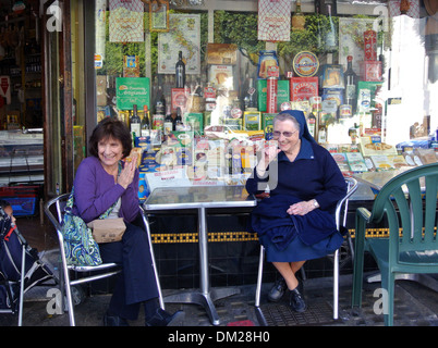 En parlant d'amis cafe à North Beach à San Francisco Banque D'Images