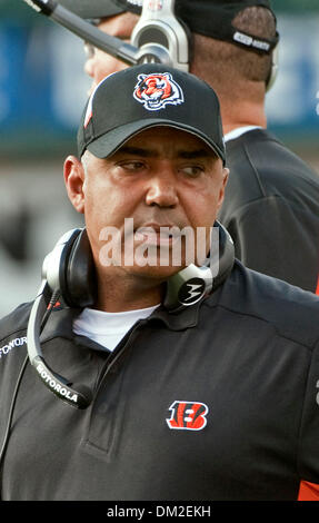 Nov 21, 2009 - Oakland, Californie, États-Unis - Oakland Raiders vs Cincinnati Bengals au Oakland-Alameda County Coliseum Dimanche, 22 novembre 2009. L'entraîneur-chef du Bengale Marvin Lewis (crédit Image : © Al/ZUMApress.com) Golub Banque D'Images