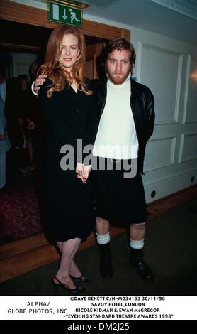 30 novembre 1998 - Londres, Grande-Bretagne - 30/11/98 L'hôtel Savoy de Londres,.EWAN McGREGOR et Nicole Kidman. -''EVENING STANDARD THEATRE AWARDS1998'(Image Crédit : © Globe Photos/ZUMAPRESS.com) Banque D'Images