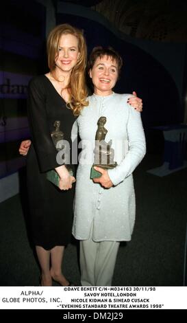 30 novembre 1998 - Londres, Grande-Bretagne - 30/11/98 HOTEL SAVOY,LONODN.Nicole Kidman & SINEAD CUSACK.-''Evening Standard Theatre Awards'(Image Crédit : © Globe Photos/ZUMAPRESS.com) Banque D'Images