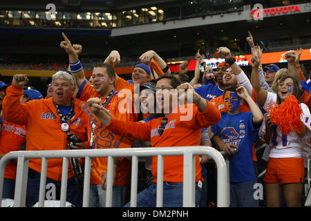 Boise State Broncos bataille contre le TCU Horned Frogs dans la 39e Fiesta Bowl annuel parrainé par les Tostitos. Boise State fans soyez prêt pour jeu rauque contre TCU. (Crédit Image : © Tony Leon/ZUMApress.com) Southcreek/mondial Banque D'Images