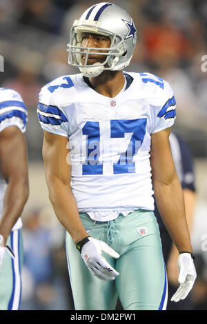 Cowboys de Dallas receveur Sam Hurd (17) se réchauffe avant de la NFL Playoffs NFC - match de football entre les Philadelphia Eagles et Cowboys de Dallas au Cowboys Stadium à Arlington, au Texas. Cowboys à l'encontre de l'Eagles, 34-14. (Crédit Image : © Steven Leija/global/ZUMApress.com) Southcreek Banque D'Images